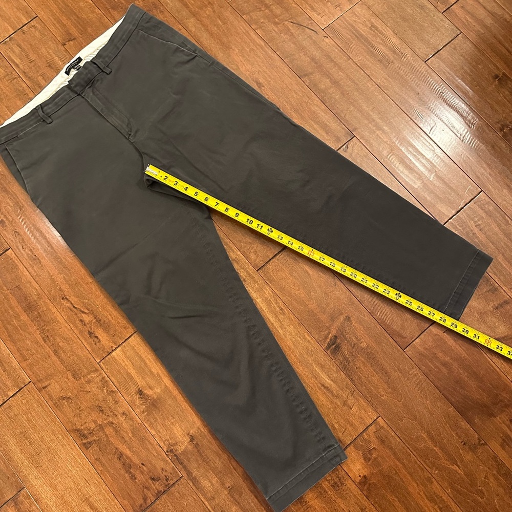 Banana Republic Gray Rapid Movement Tapered Fit Chinos Sz 36x32 - Picture 8 of 11